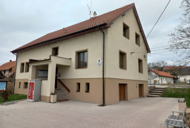 Prodej ovocných stromků a keřů