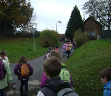 Výlet dětí z MZŠ Dymokury 18. října 2012 do Činěvse